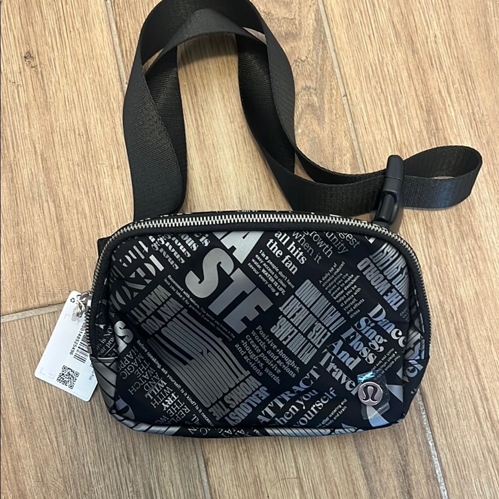 Lululemon Athletica Black Belt Bag with Sporty Design